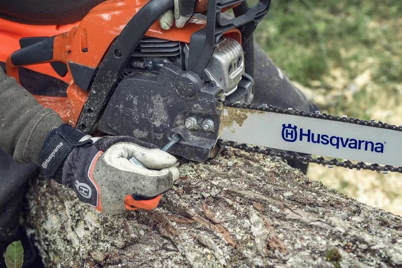 Потужна бензинова ланцюгова пила Husqvarna 135 II : Об'єм циліндра 38 cm&sup3;, потужність 1,6 кВт, шина 35 см, оригінал_ BR 967 86 18-14 фото