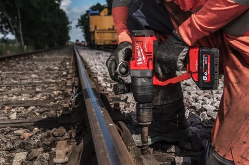Гайкокрут акумуляторний MILWAUKEE M18 ONEFHIWF1-802X (2акум.18В 8Аг/зарядний/кейс/2400Нм)_ BR 4933459733 фото