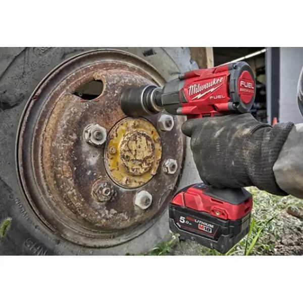 Гайковерт высокомоментный MILWAUKEE 1/2" (881 Нм) с кольцом M18 FMTIW2F12-502X (с АКБ 18V 2шт-5 Ah)_ BR 4933478450 фото